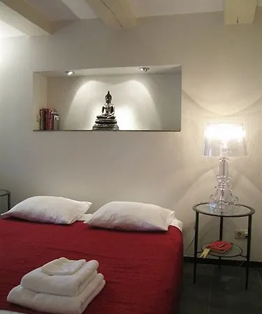 Canal Guest דירה