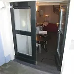 아파트 Canal Guest